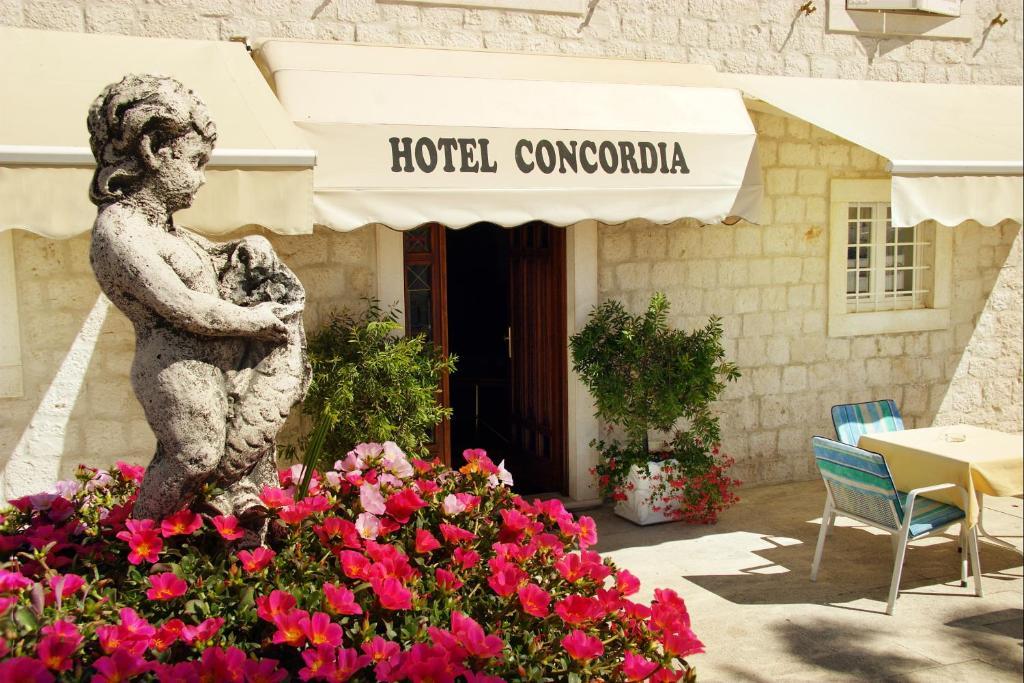 טרוגיר Hotel Concordia מראה חיצוני תמונה